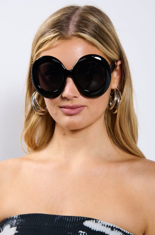 BIG IS BETTER SUNGLASSES Fashion